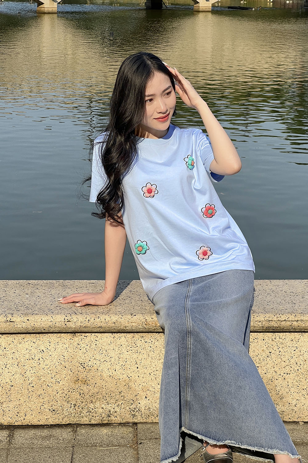 Áo thun nữ màu xanh đính hoa nổi ASM18-31