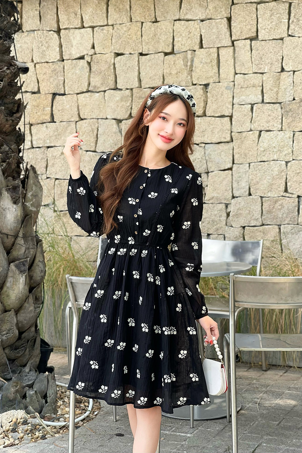 Đầm xòe họa tiết hoa thêu cổ tròn