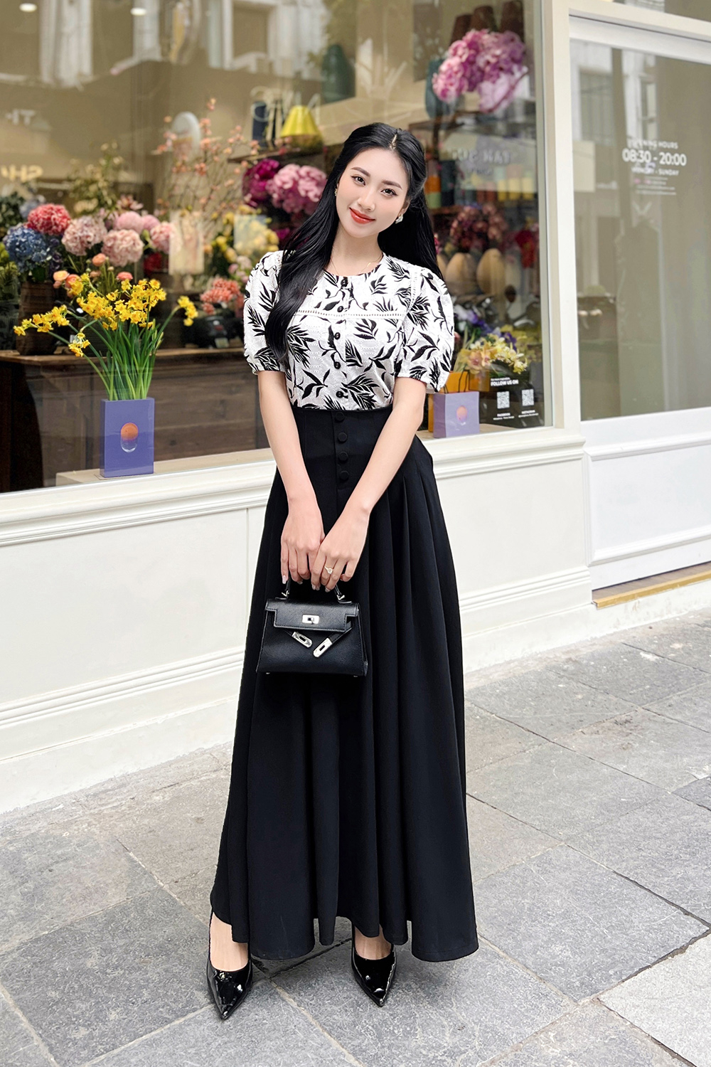 Chân váy đen xếp ly dáng dài