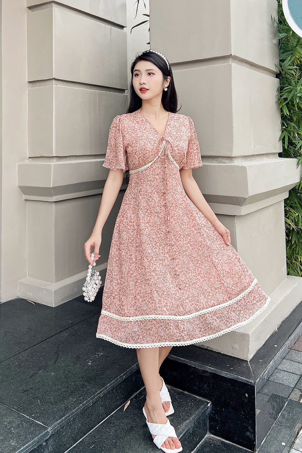 Đầm xòe hoa công sở màu hồng phối đăng ten