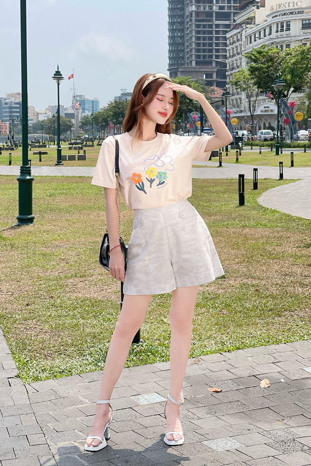 Áo thun cotton nữ đính hoa