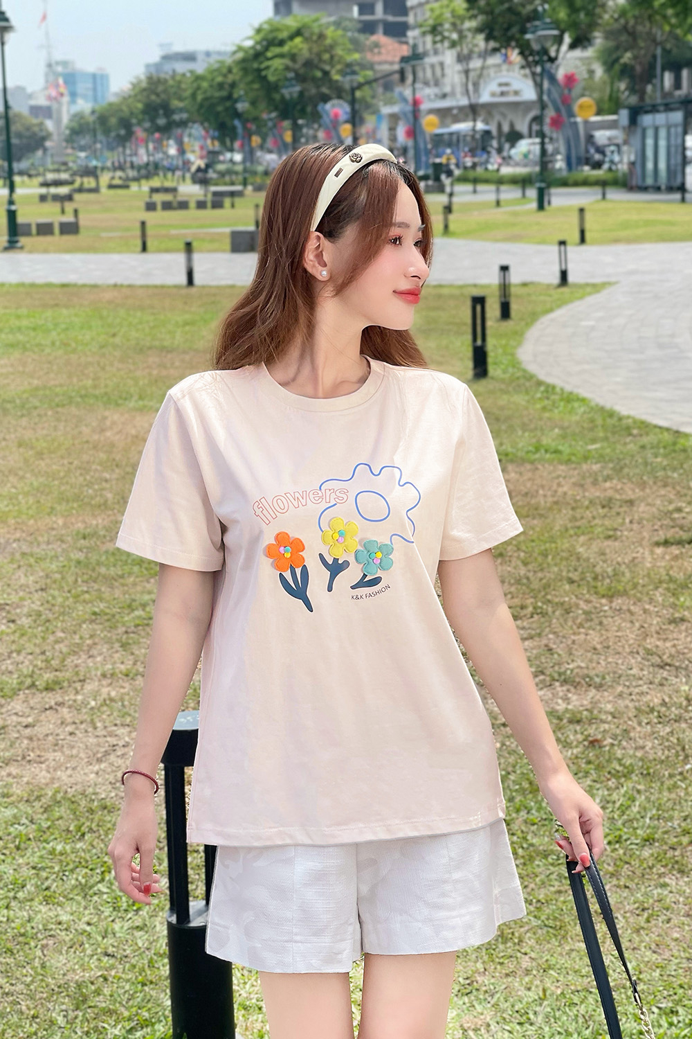 Áo thun cotton nữ đính hoa