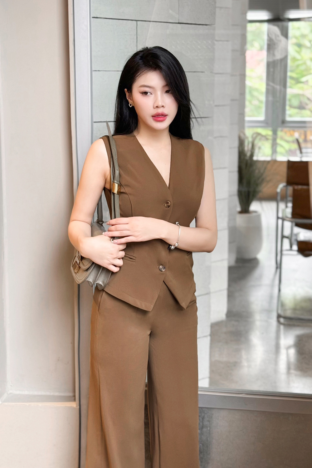 Áo gile nữ màu nâu túi xẻ