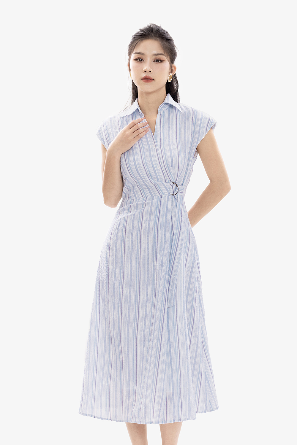 Đầm chữ A họa tiết kẻ sọc nhấn eo