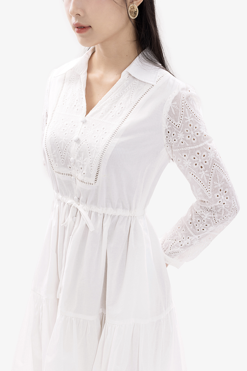 Đầm trắng đuôi cá dáng xòe tay dài