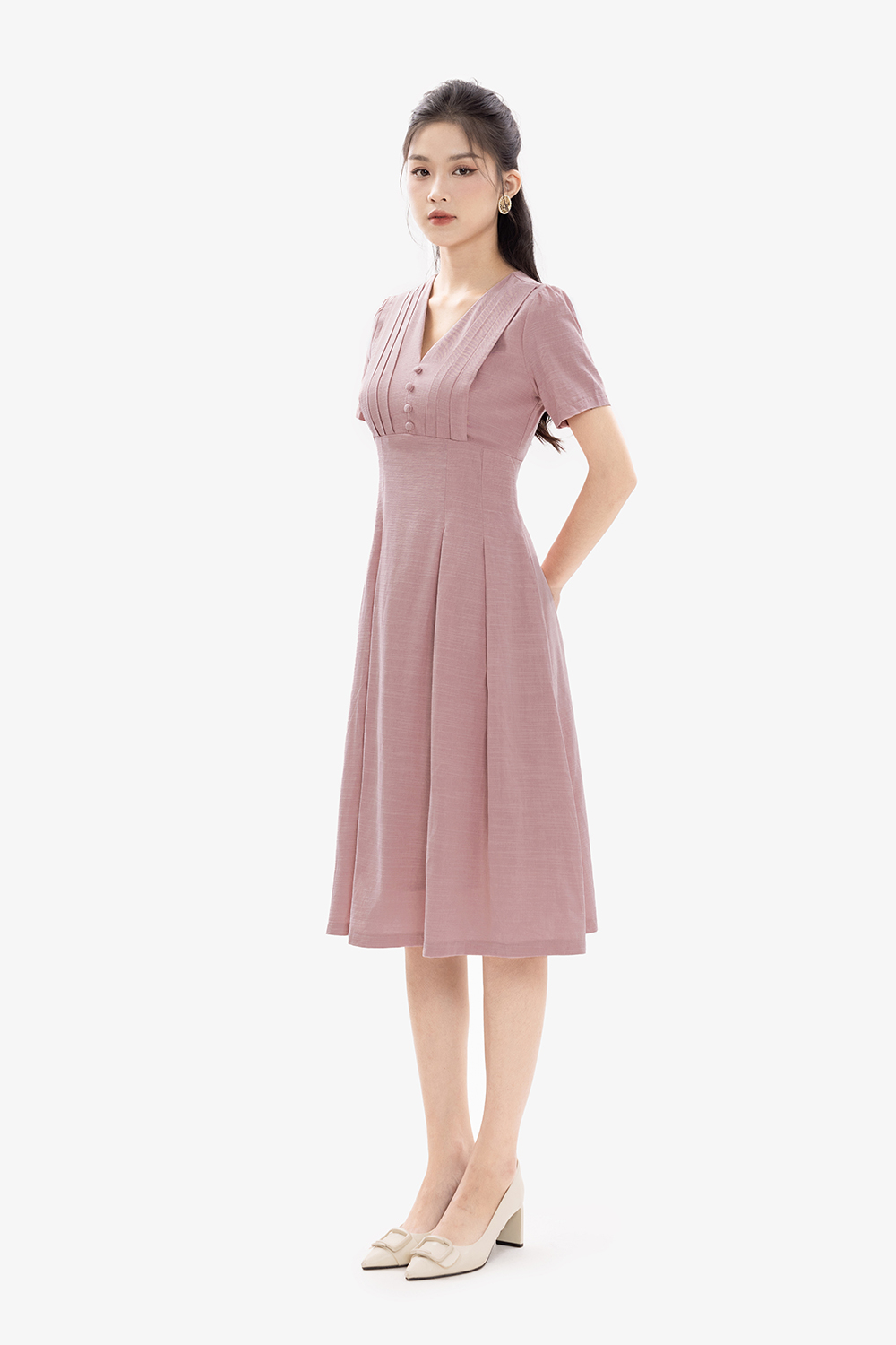 Đầm xòe hồng ngực xếp ly cổ chữ V