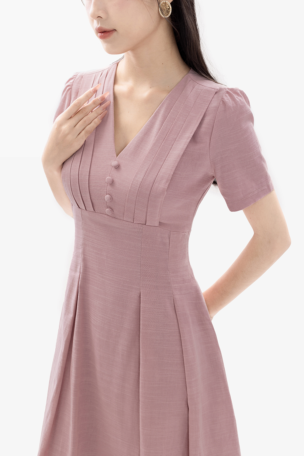 Đầm xòe hồng ngực xếp ly cổ chữ V