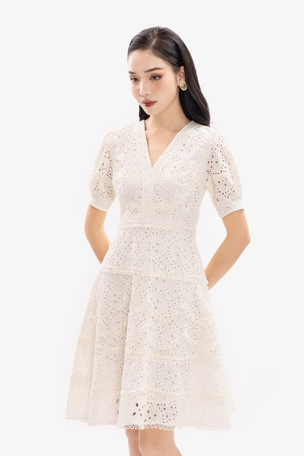 Đầm trắng xòe chữ A tay phồng