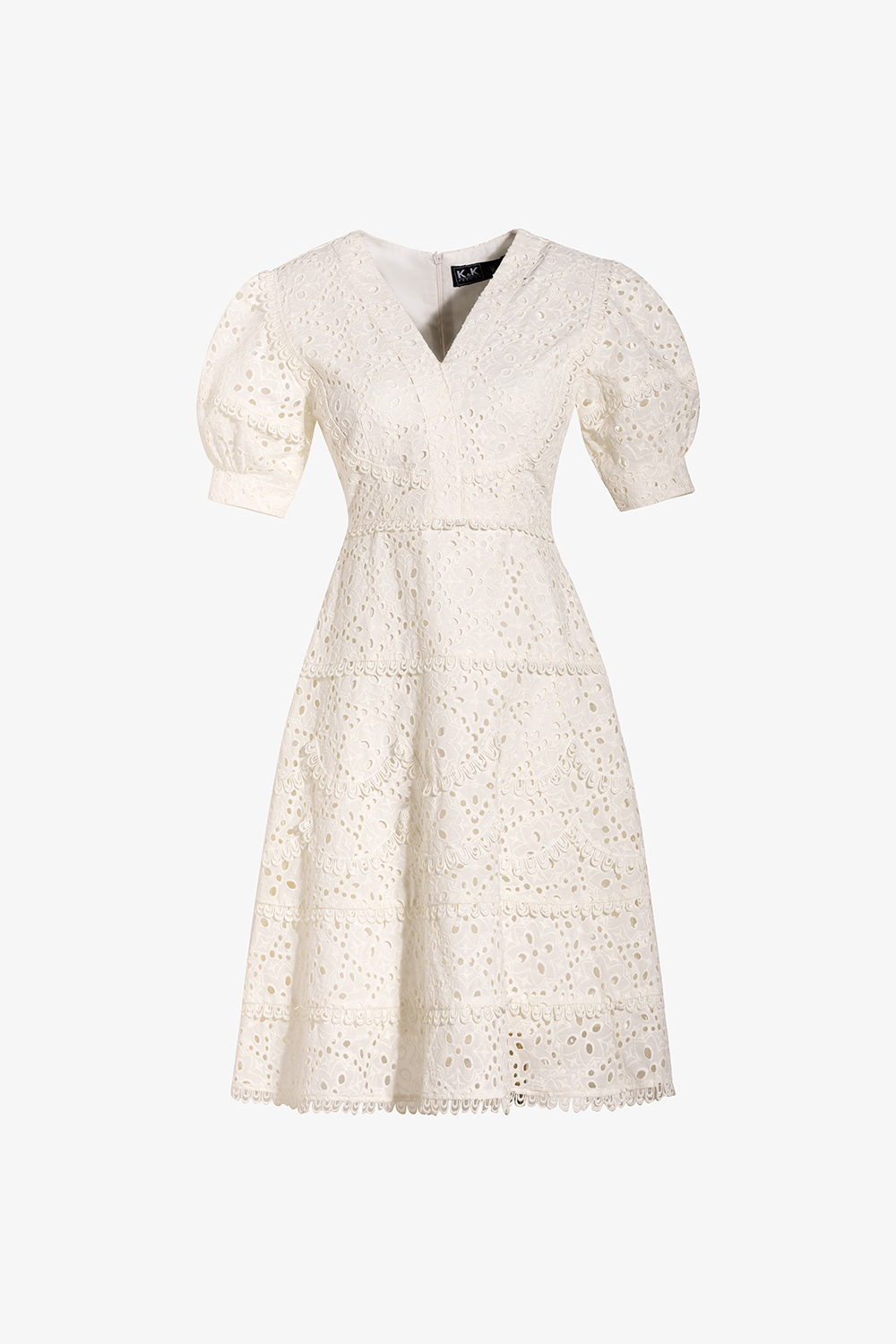 Đầm trắng xòe chữ A tay phồng