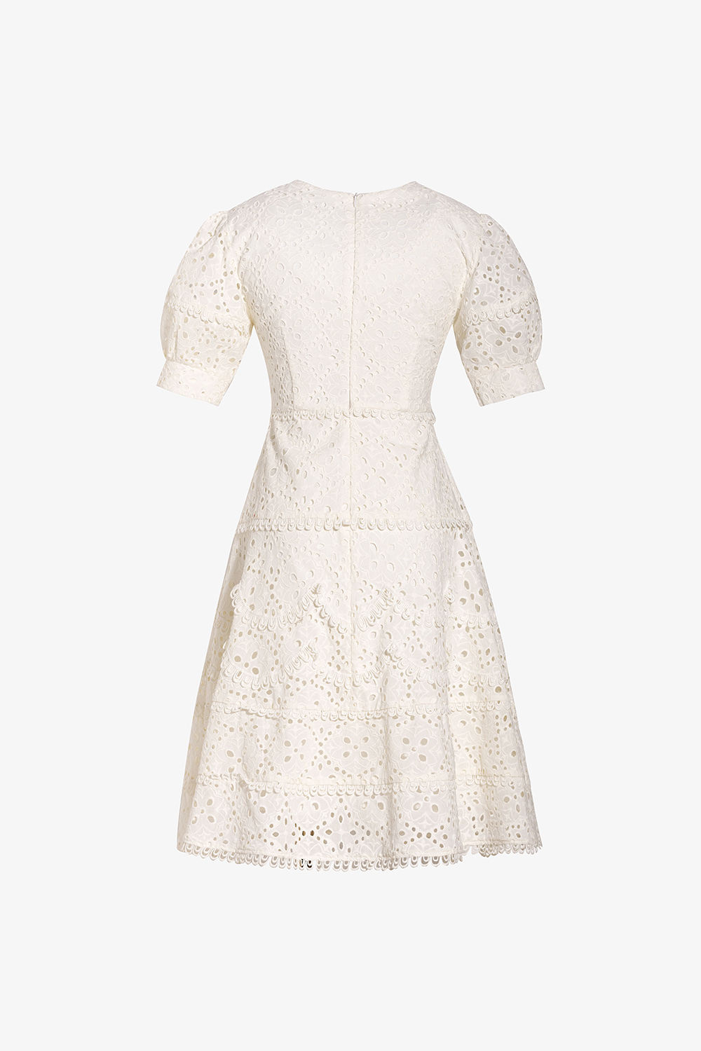 Đầm trắng xòe chữ A tay phồng