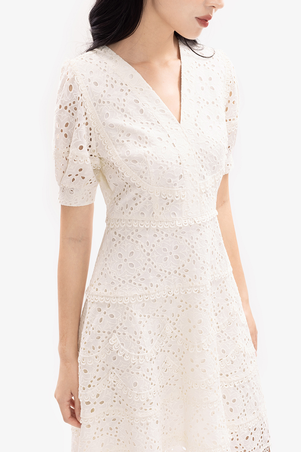 Đầm trắng xòe chữ A tay phồng