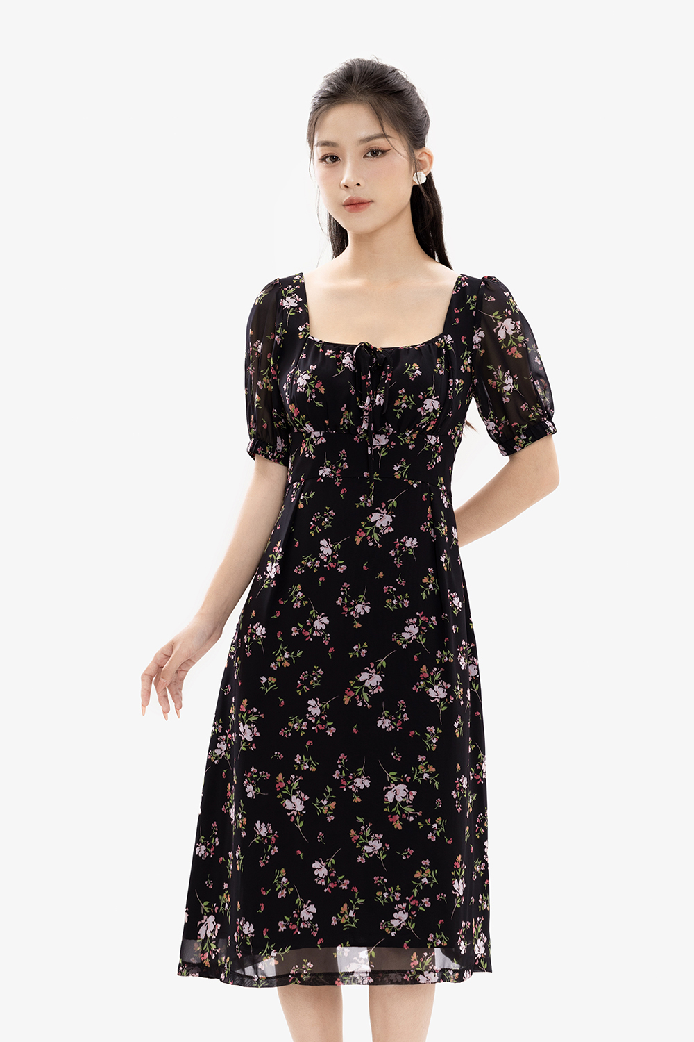 Đầm đen hoa nhí dáng chữ A cổ vuông