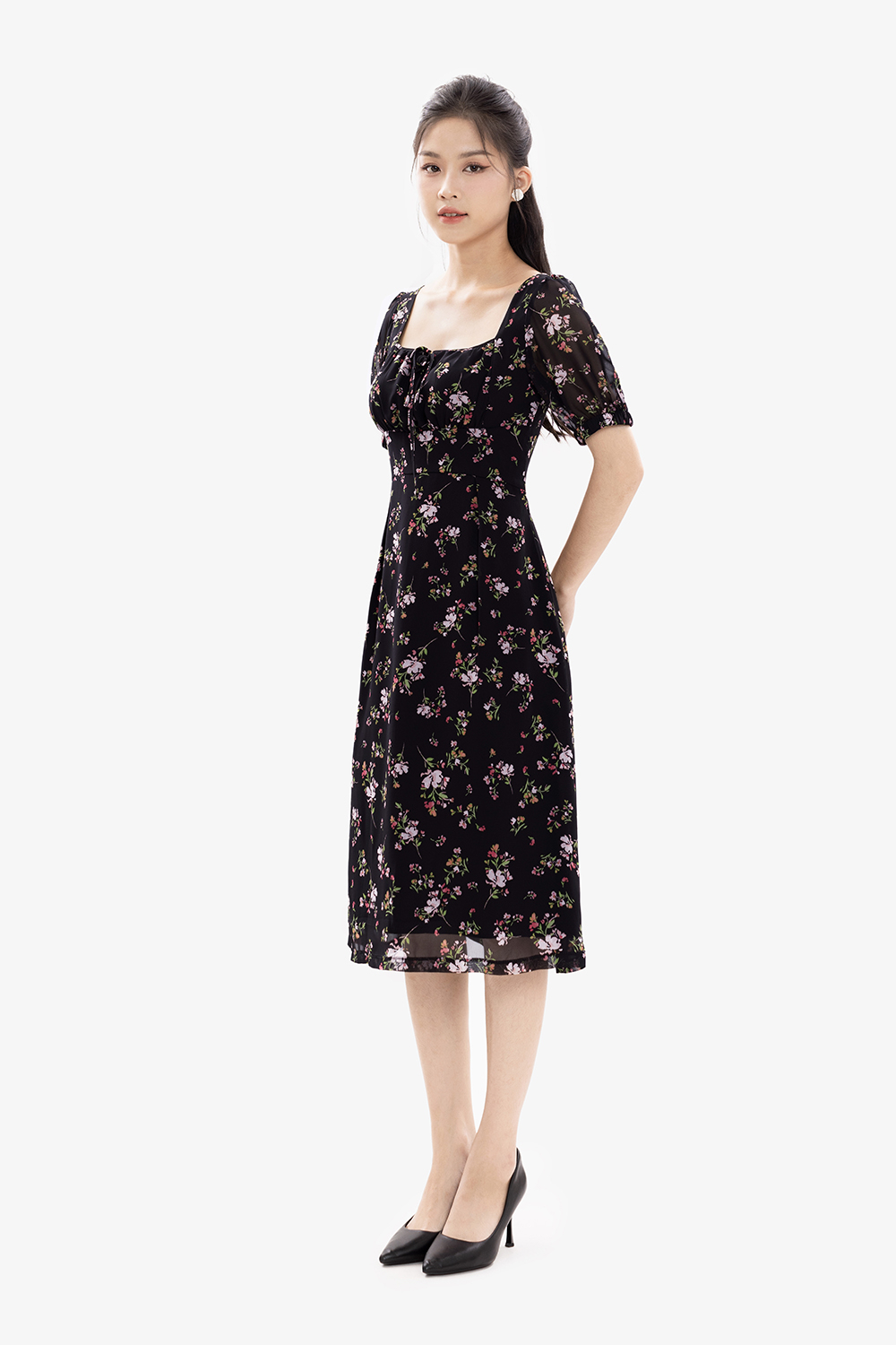 Đầm đen hoa nhí dáng chữ A cổ vuông