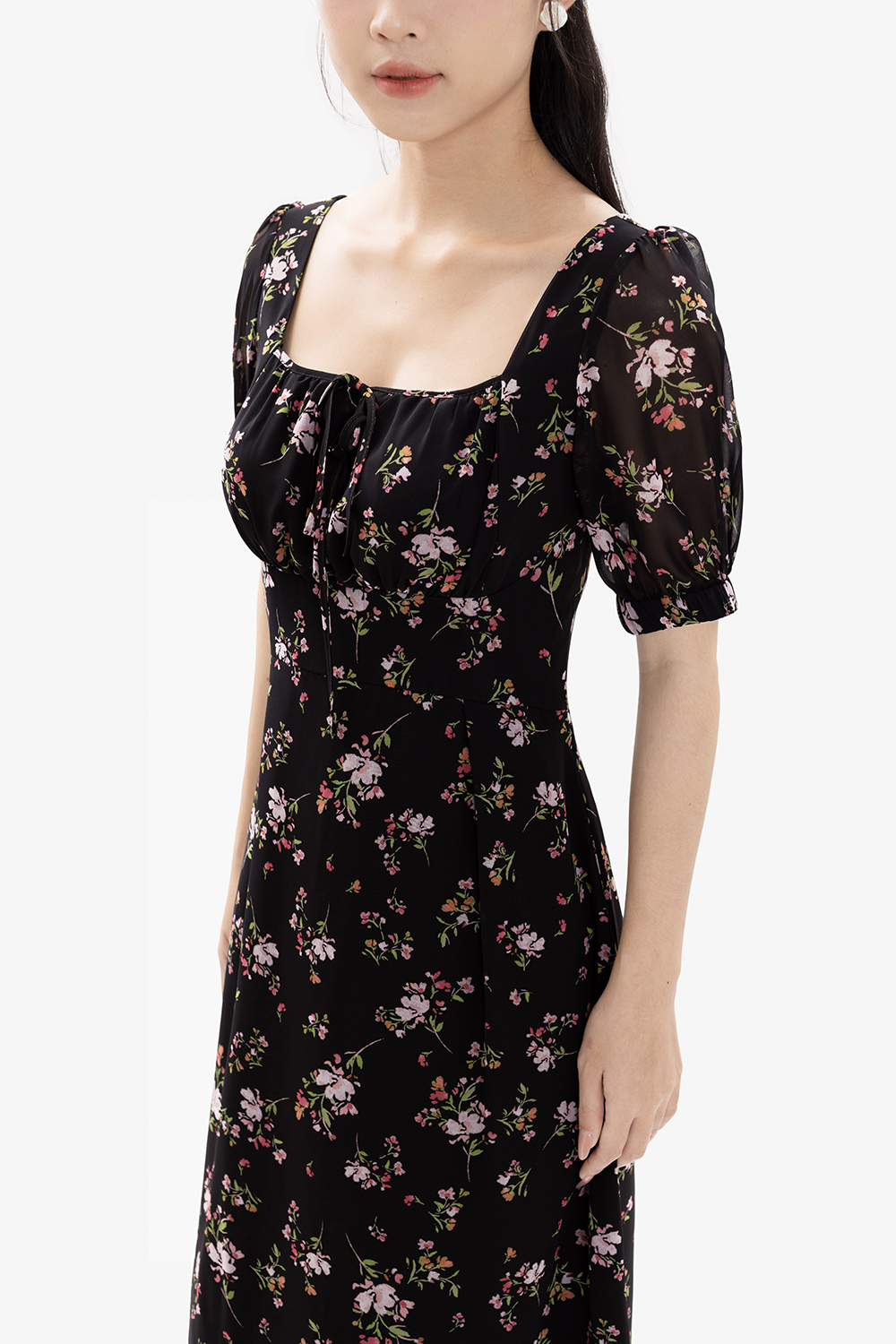 Đầm đen hoa nhí dáng chữ A cổ vuông