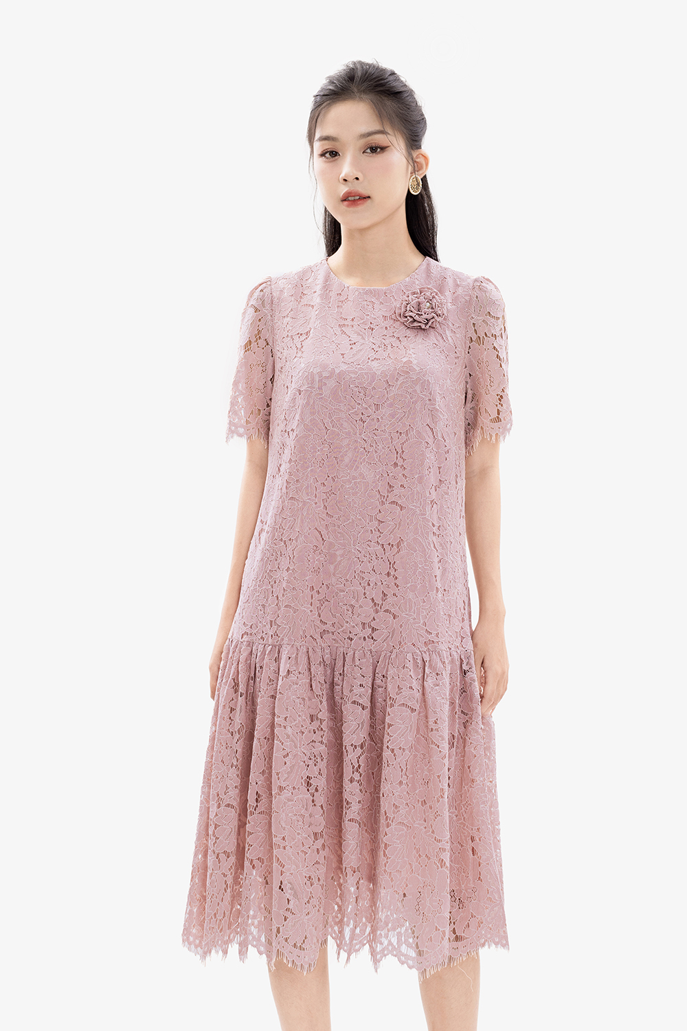 Đầm suông ren màu hồng đính hoa