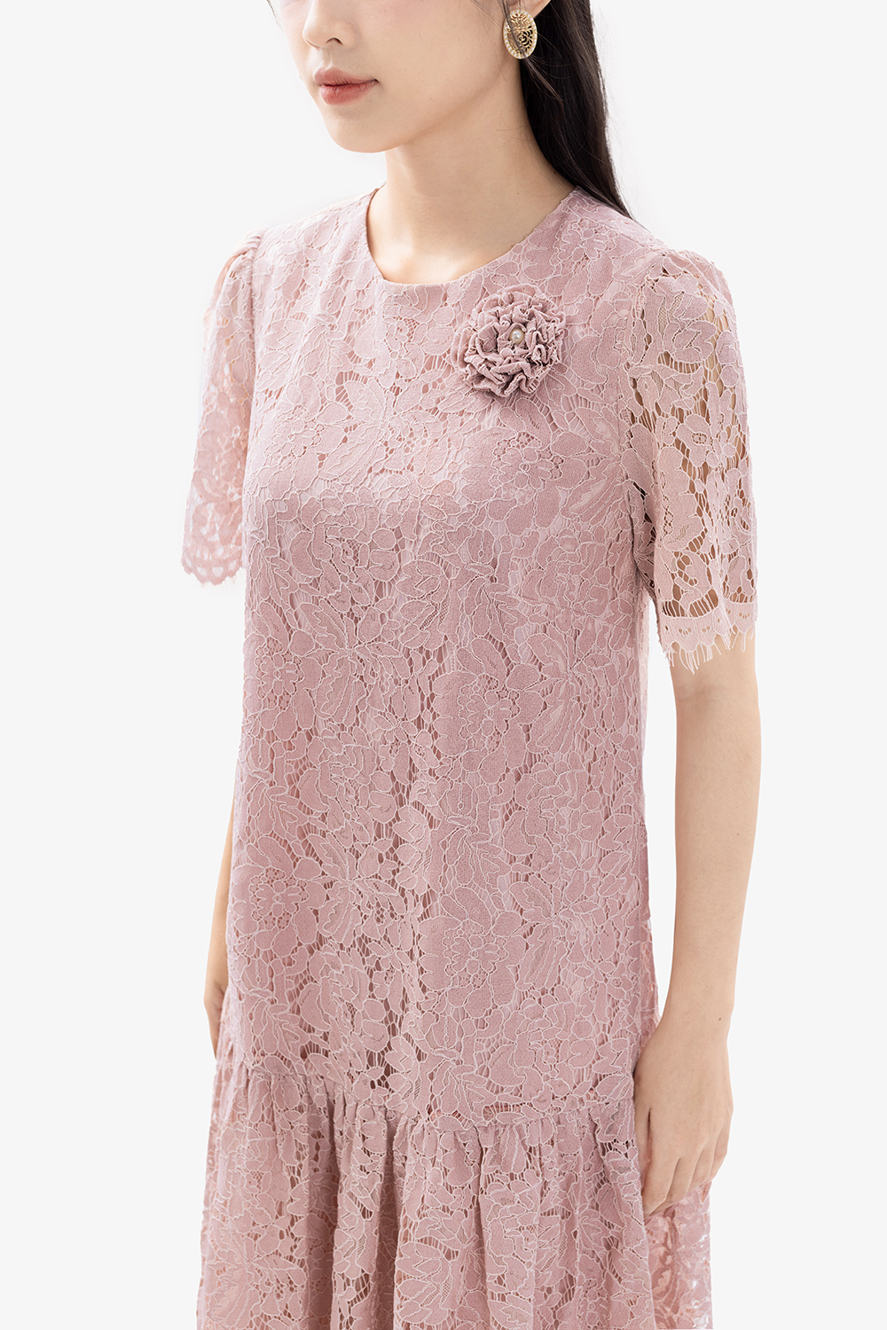 Đầm suông ren màu hồng đính hoa