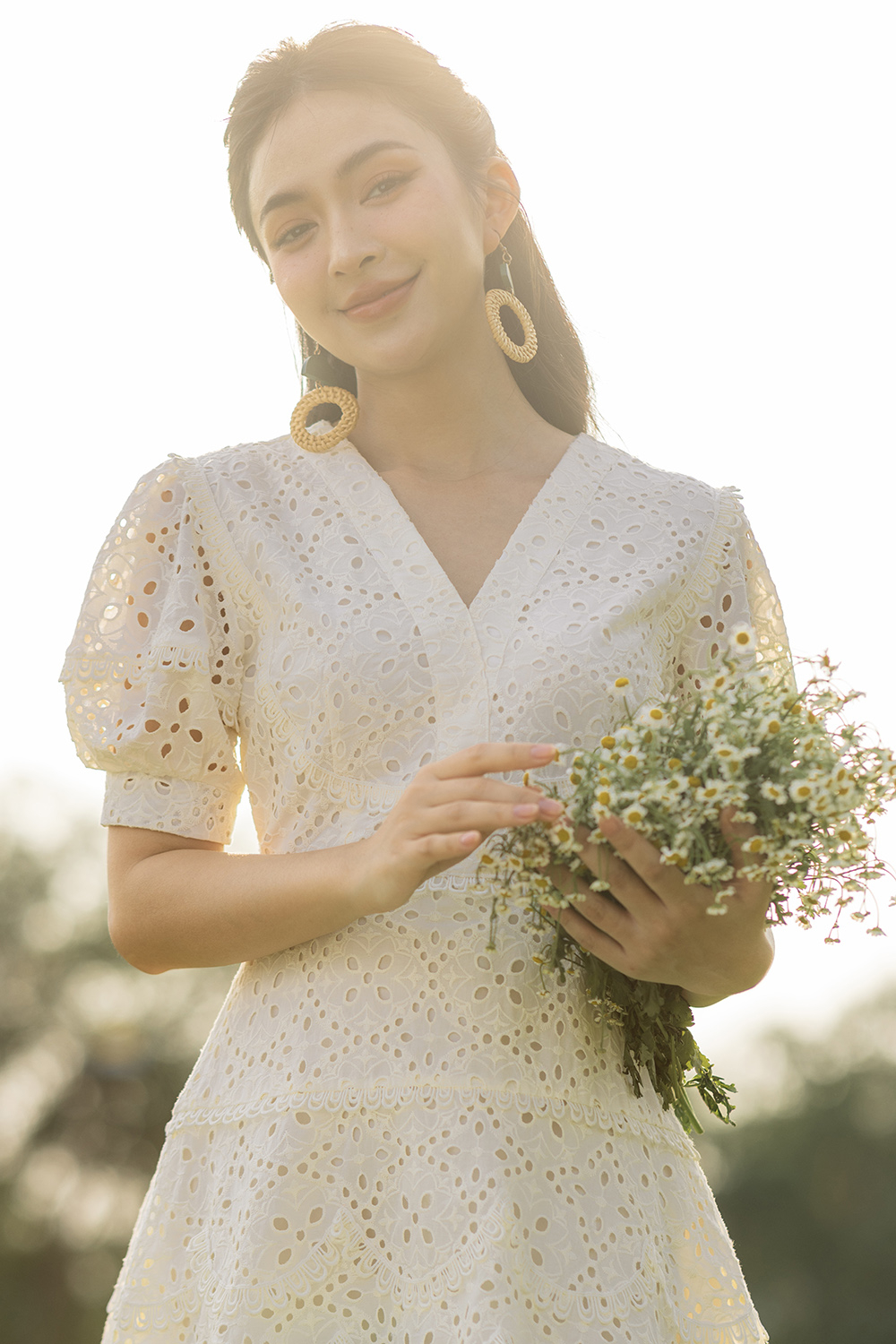 Đầm trắng xòe chữ A tay phồng