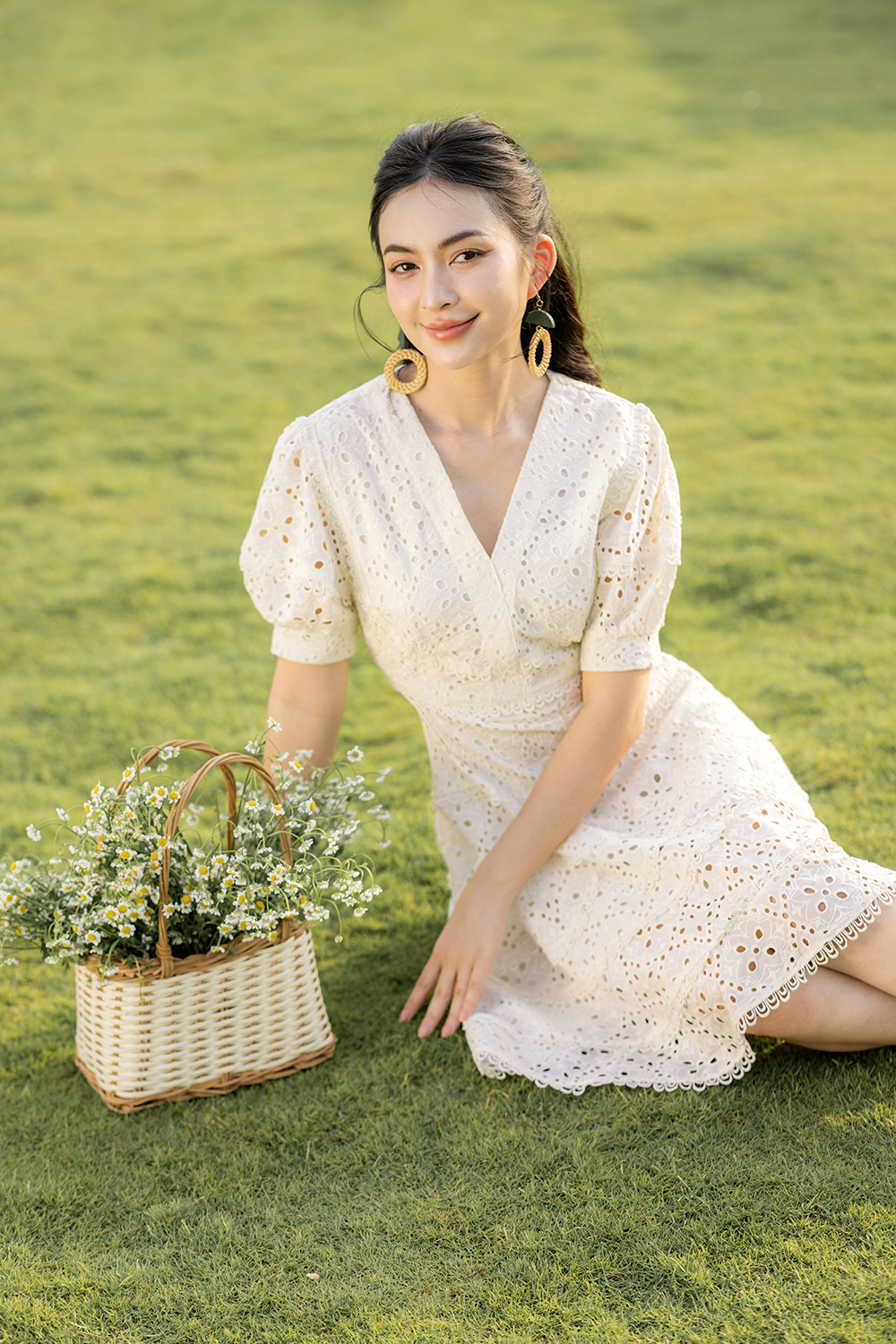 Đầm trắng xòe chữ A tay phồng