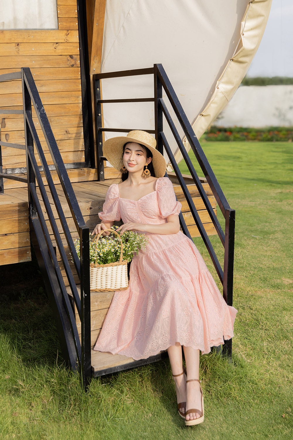 Đầm xòe cotton thêu dáng dài tay phồng