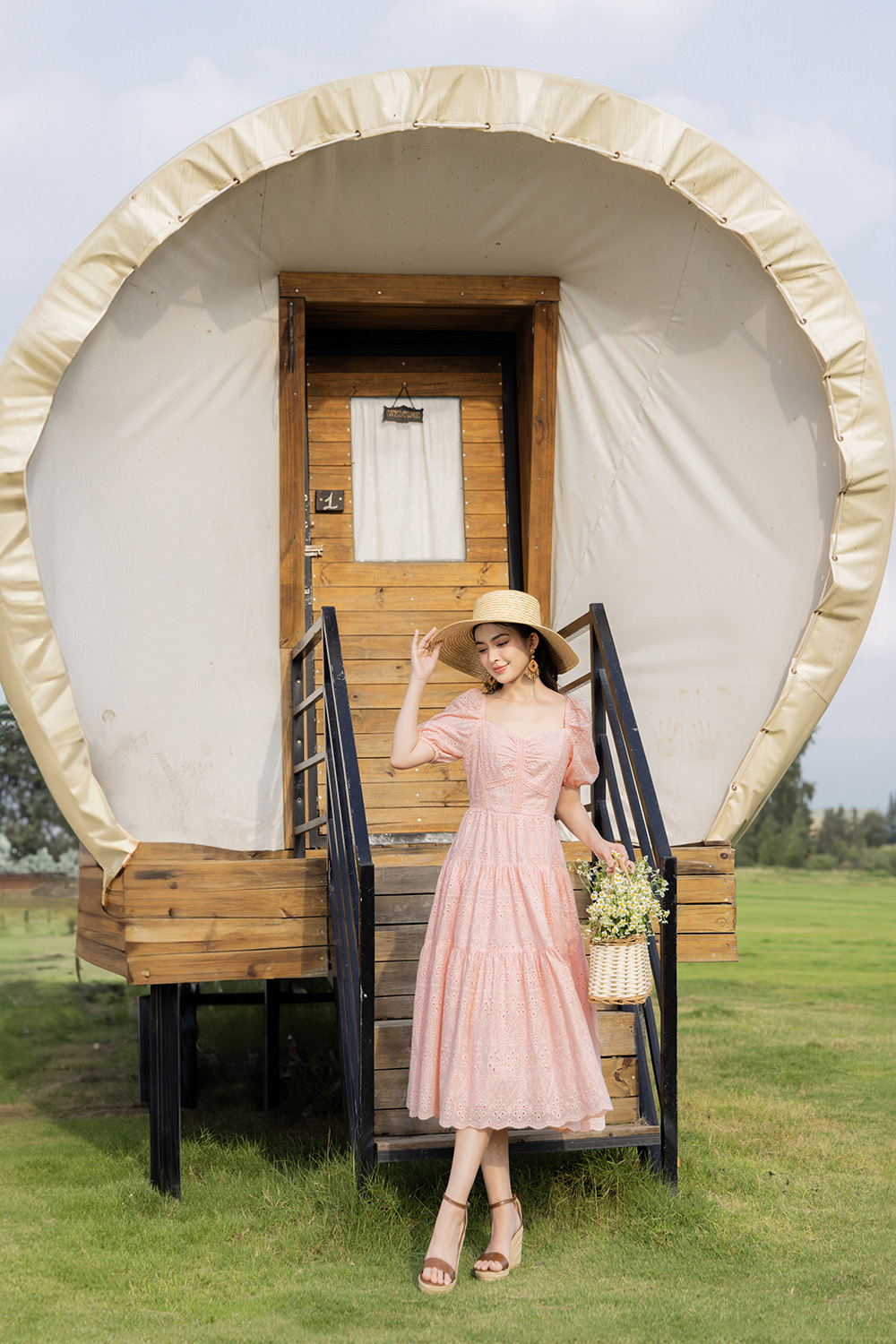 Đầm xòe cotton thêu dáng dài tay phồng