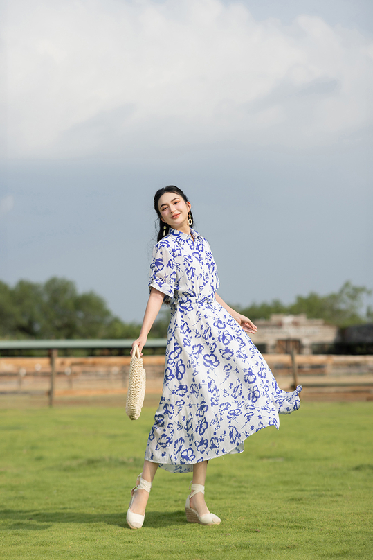 Váy dài cổ sơ mi trắng hoa xanh phối thắt lưng  KK167-09