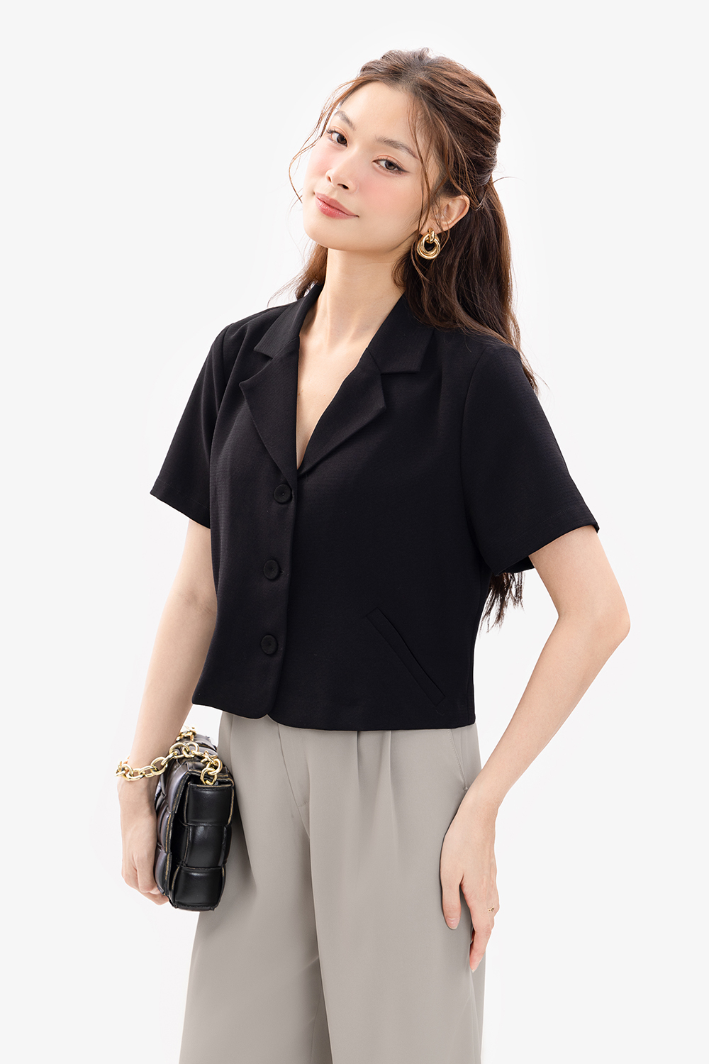 Áo kiểu nữ dáng suông ngắn màu đen