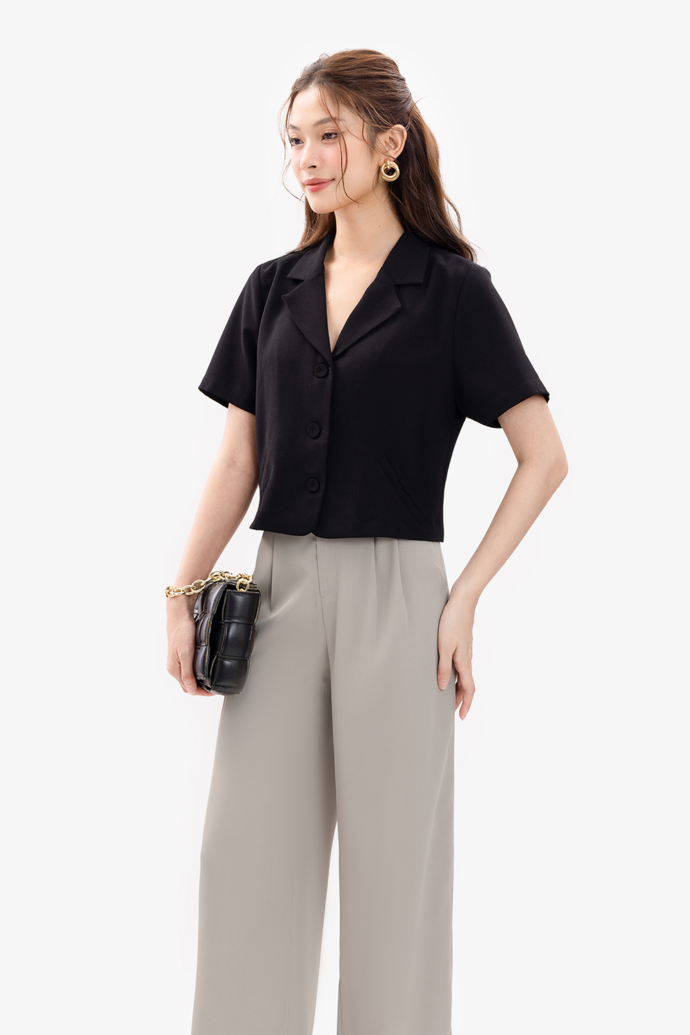 Áo kiểu nữ dáng suông ngắn màu đen