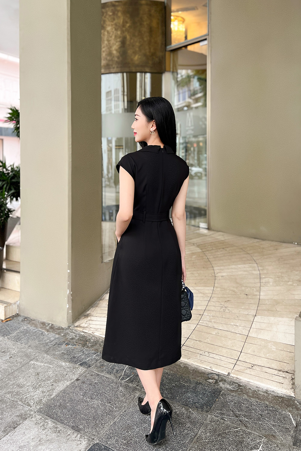 Đầm đen sơ mi công sở chữ A kèm thắt eo