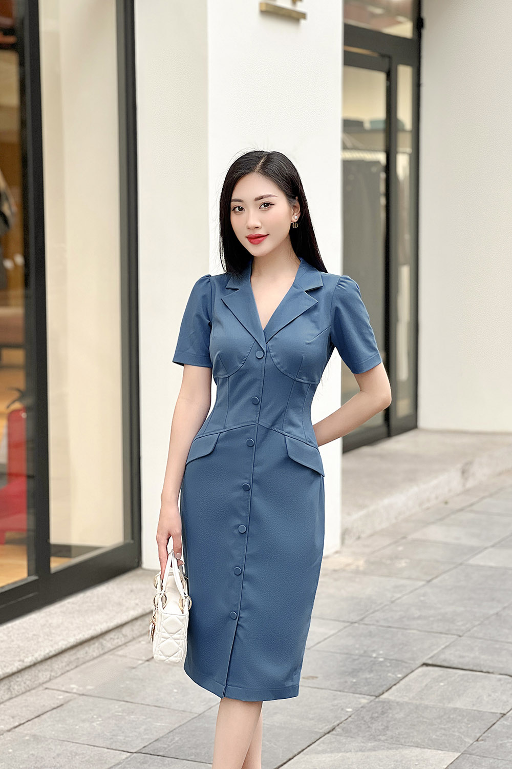 Đầm ôm công sở phối nút cổ đan tông