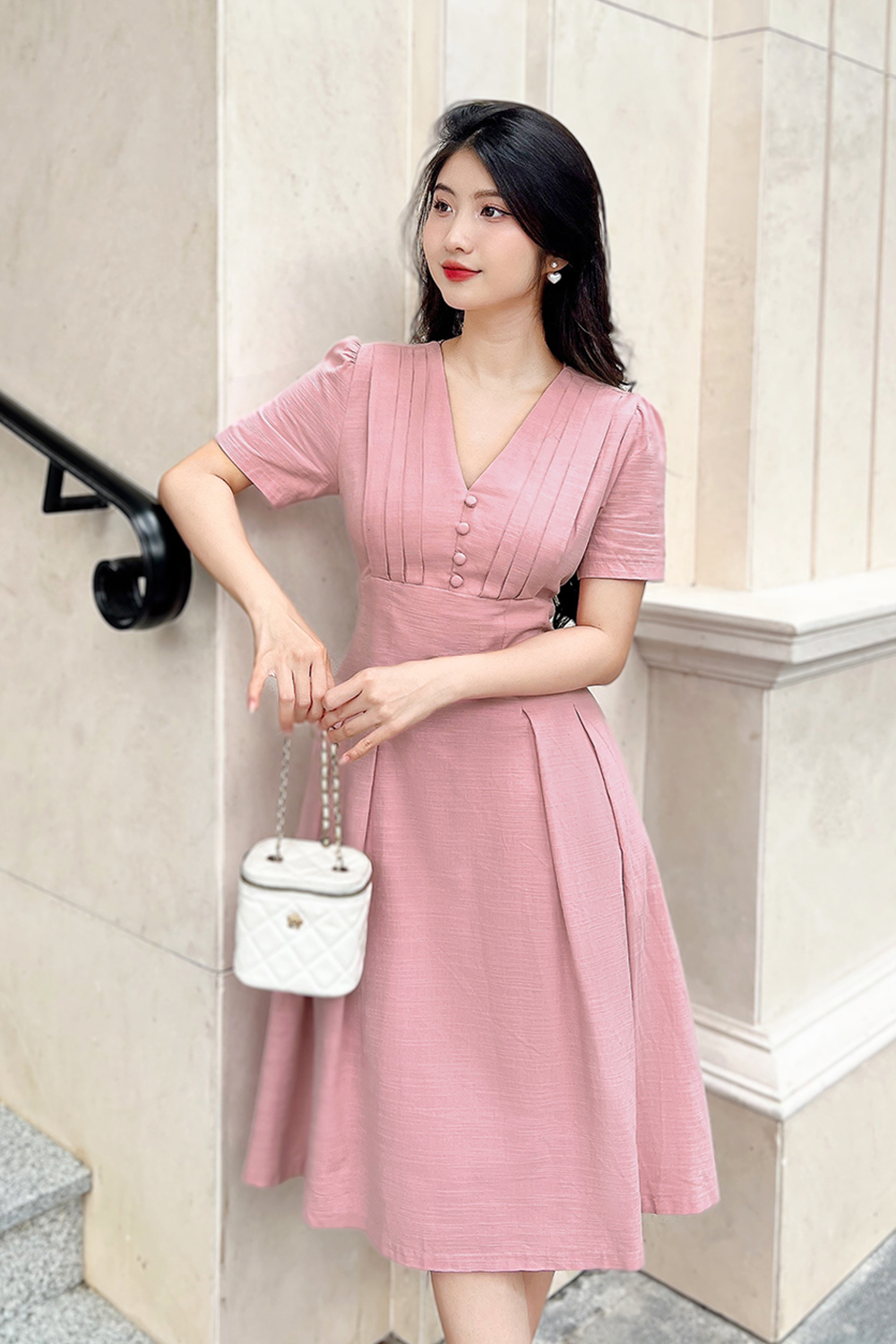 Đầm xòe hồng ngực xếp ly cổ chữ V