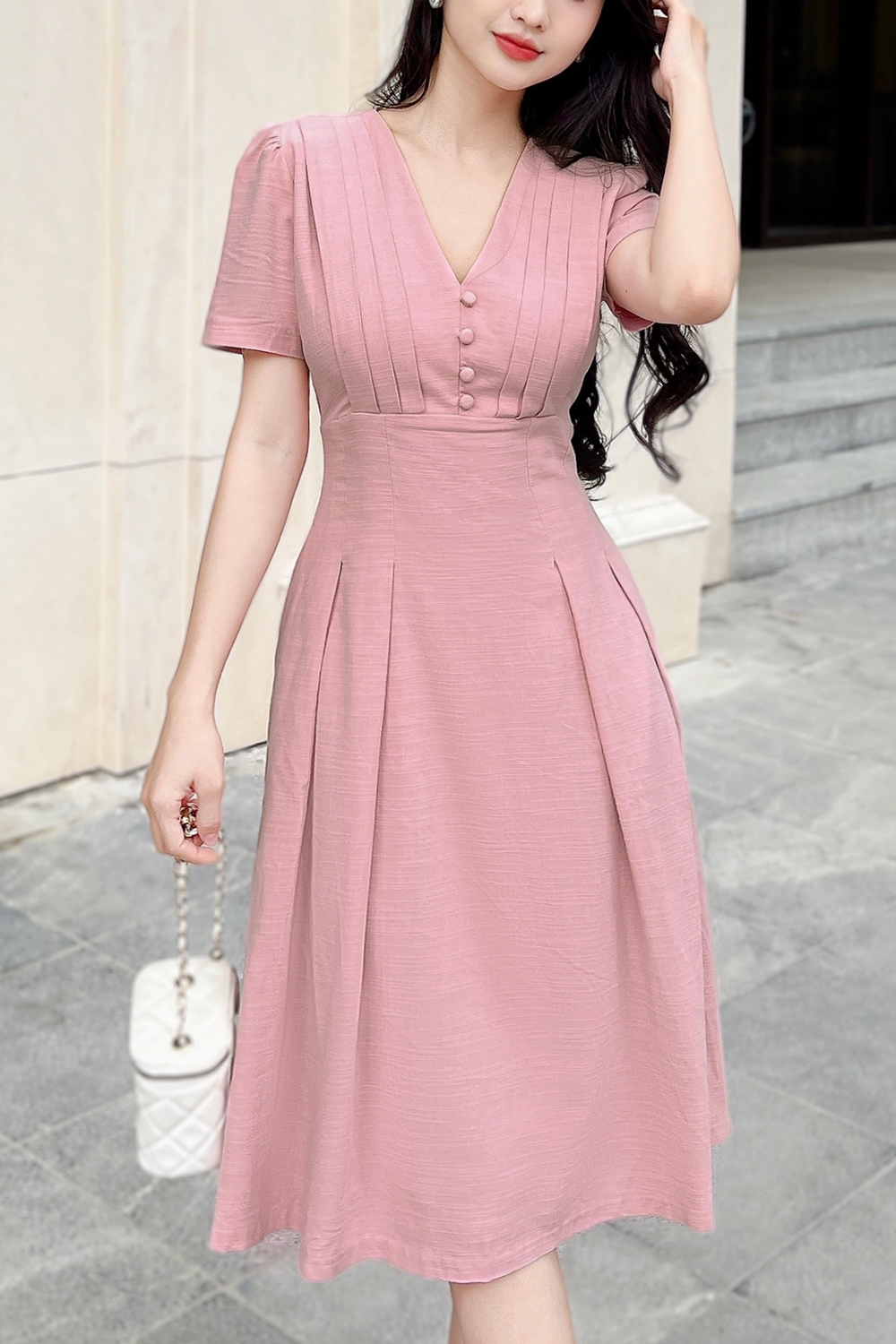 Đầm xòe hồng ngực xếp ly cổ chữ V