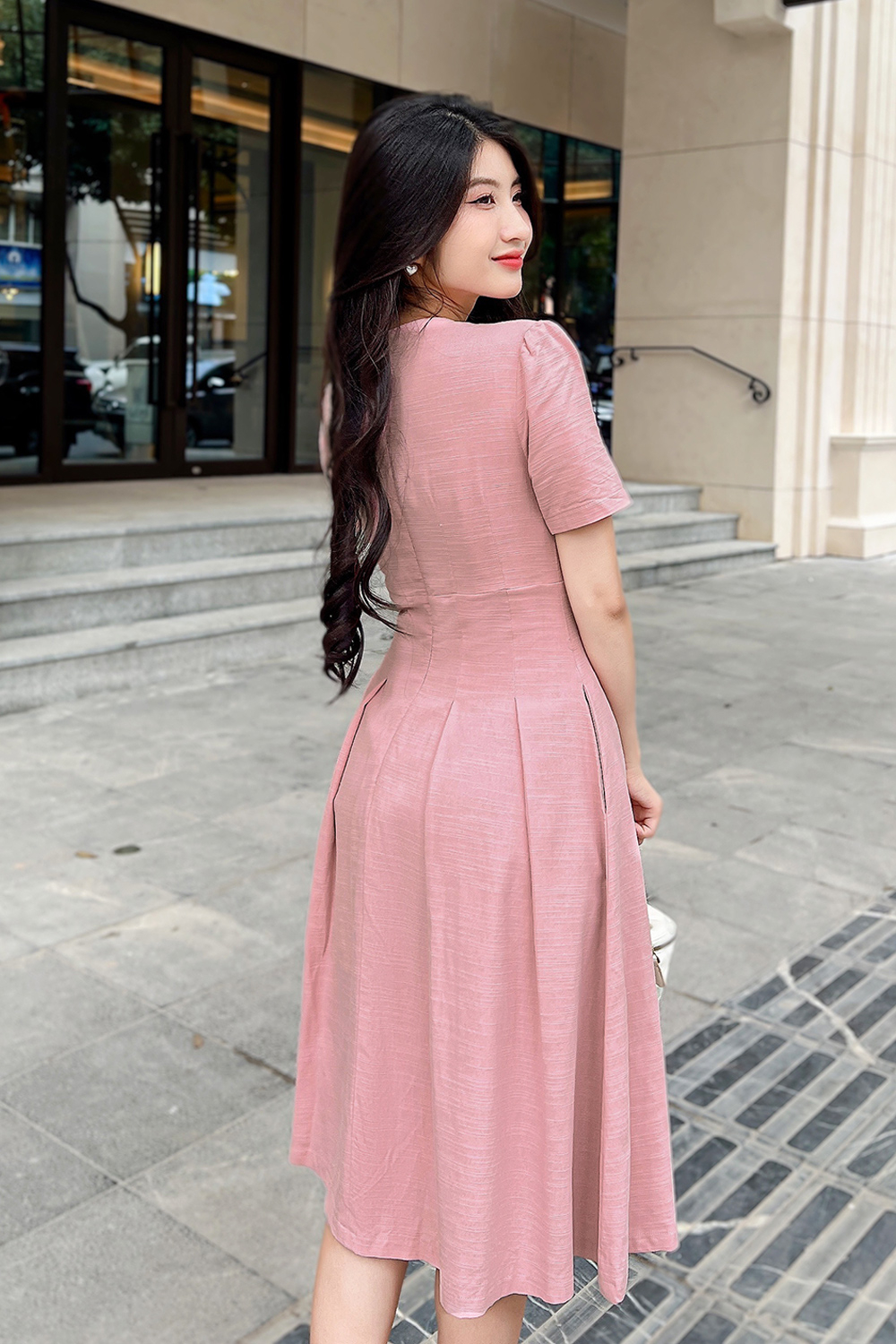 Đầm xòe hồng ngực xếp ly cổ chữ V