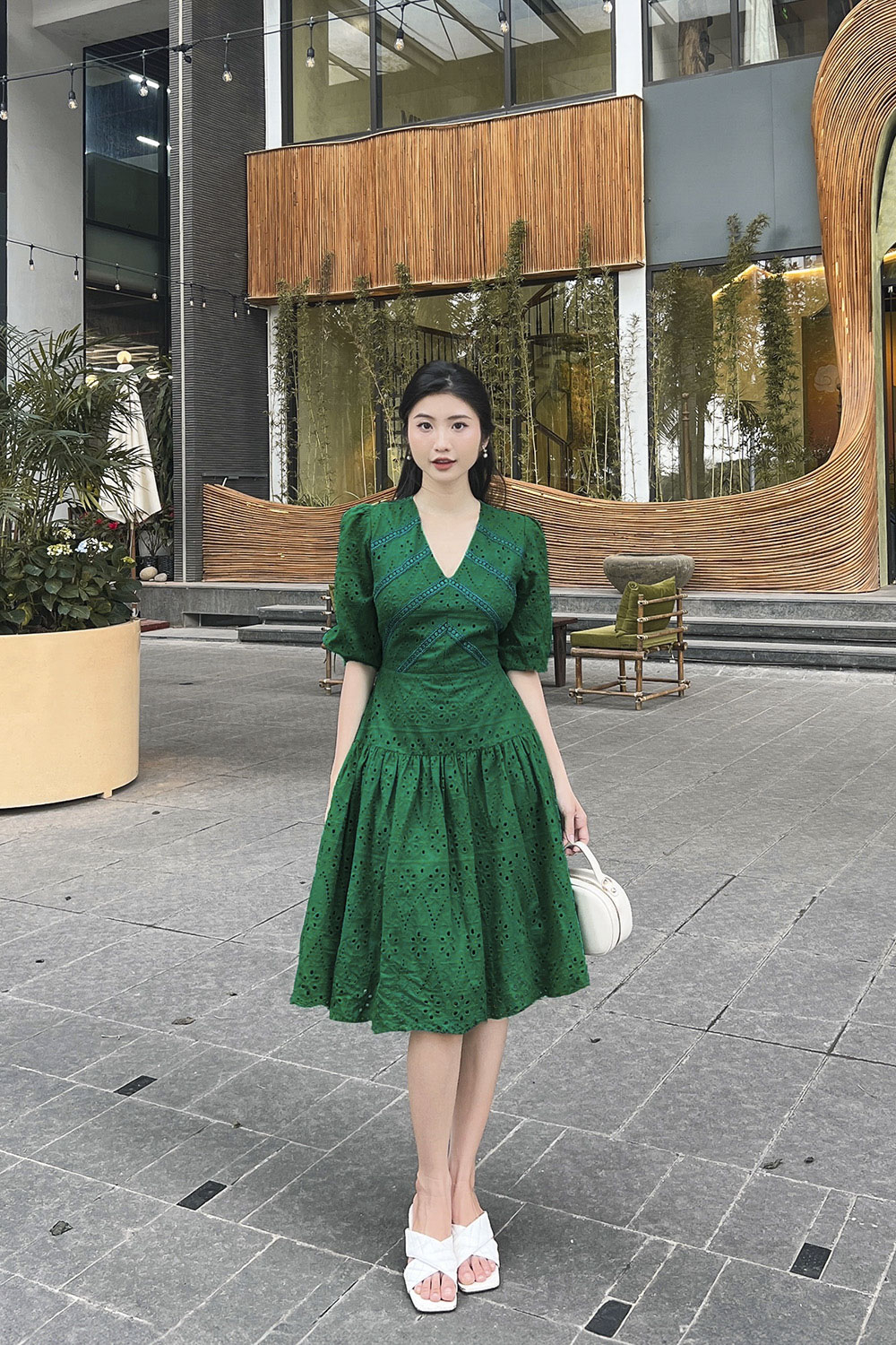 Đầm xô cotton thêu dáng xòe hạ eo màu xanh