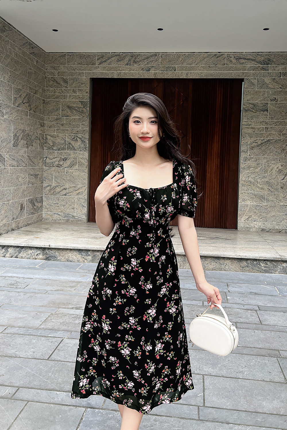 Đầm đen hoa nhí dáng chữ A cổ vuông