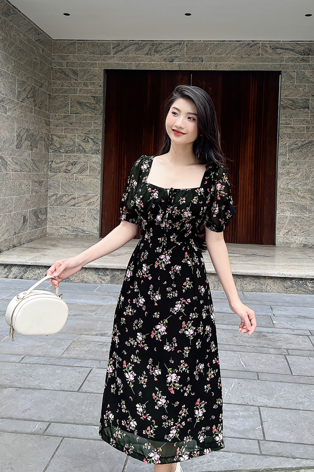 Đầm đen hoa nhí dáng chữ A cổ vuông