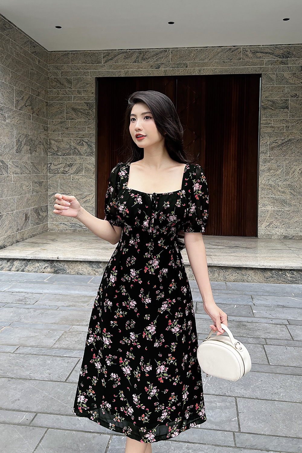 Đầm đen hoa nhí dáng chữ A cổ vuông