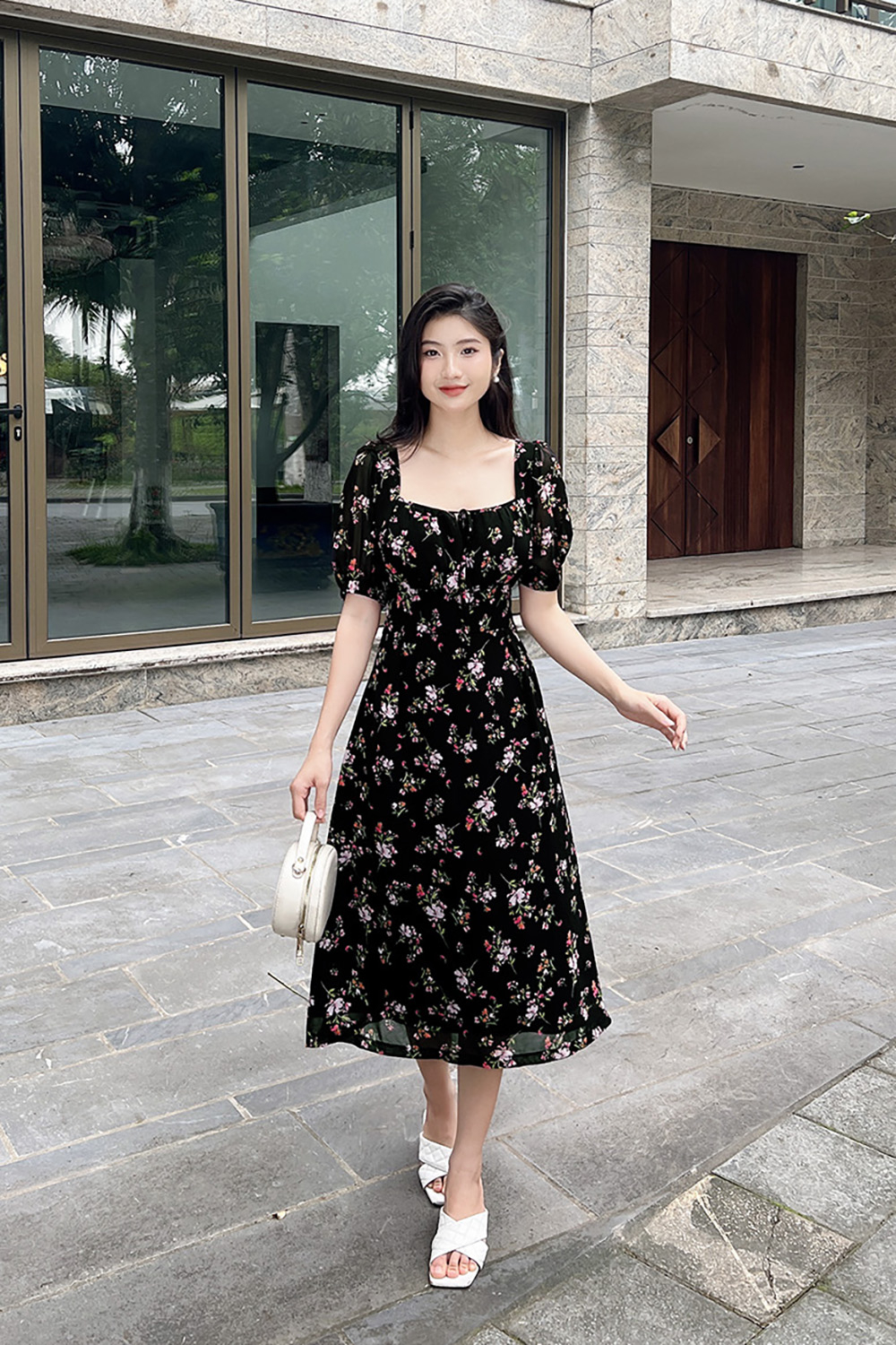 Đầm đen hoa nhí dáng chữ A cổ vuông