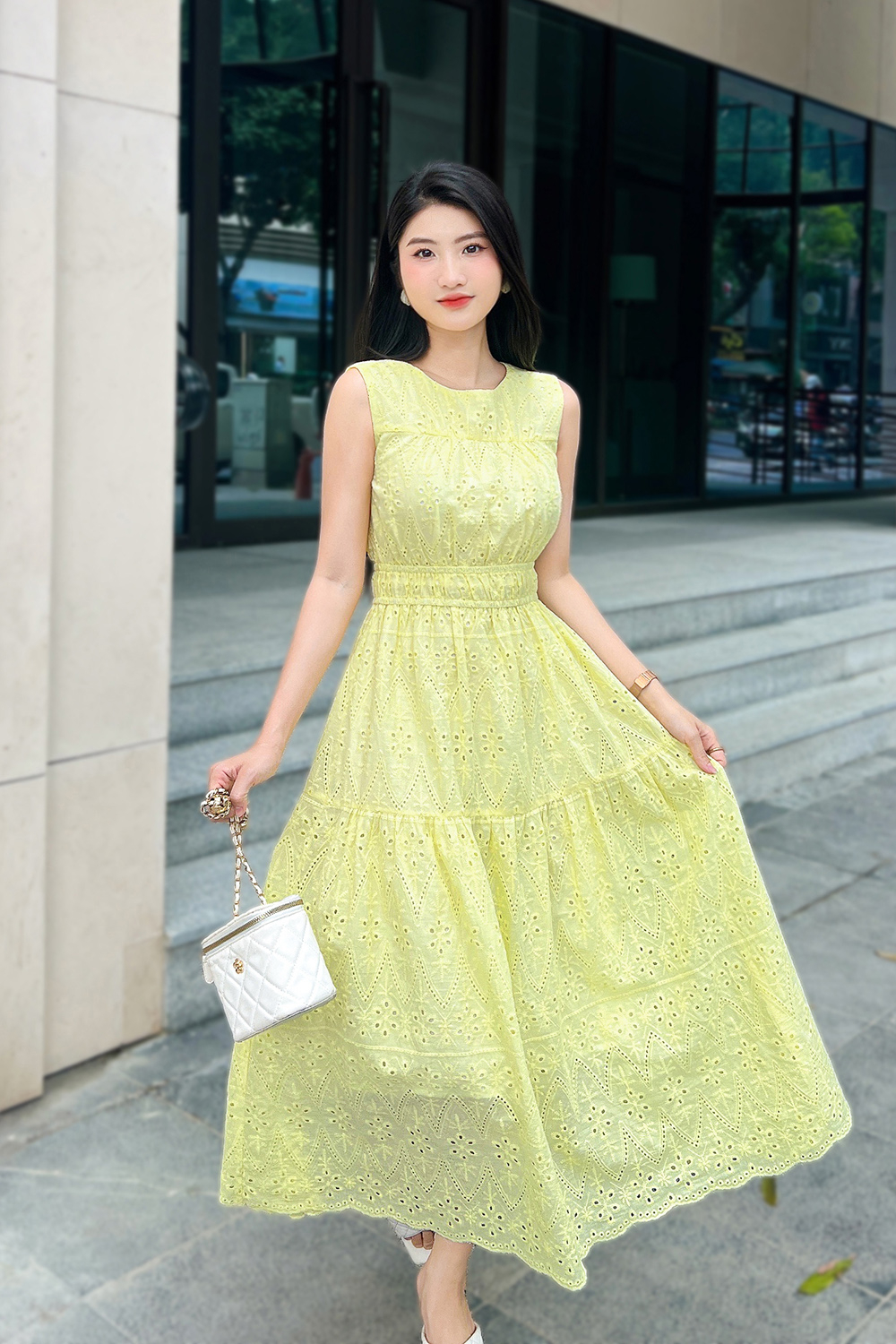 Đầm midi dáng xòe không tay