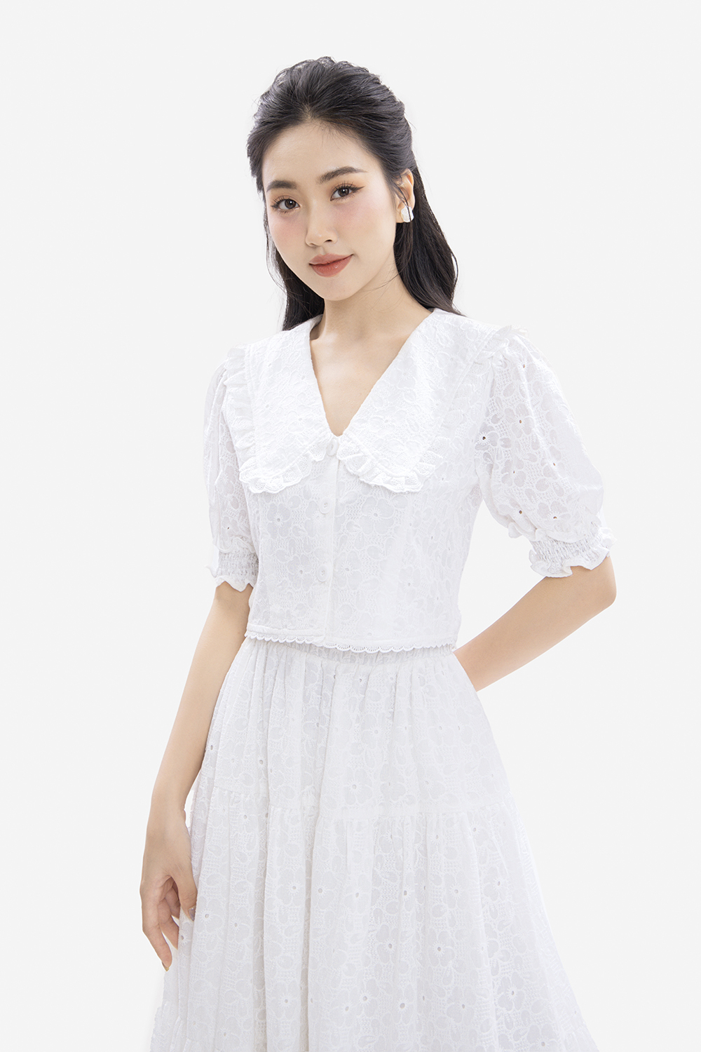 Áo kiểu nữ croptop màu trắng cổ sen