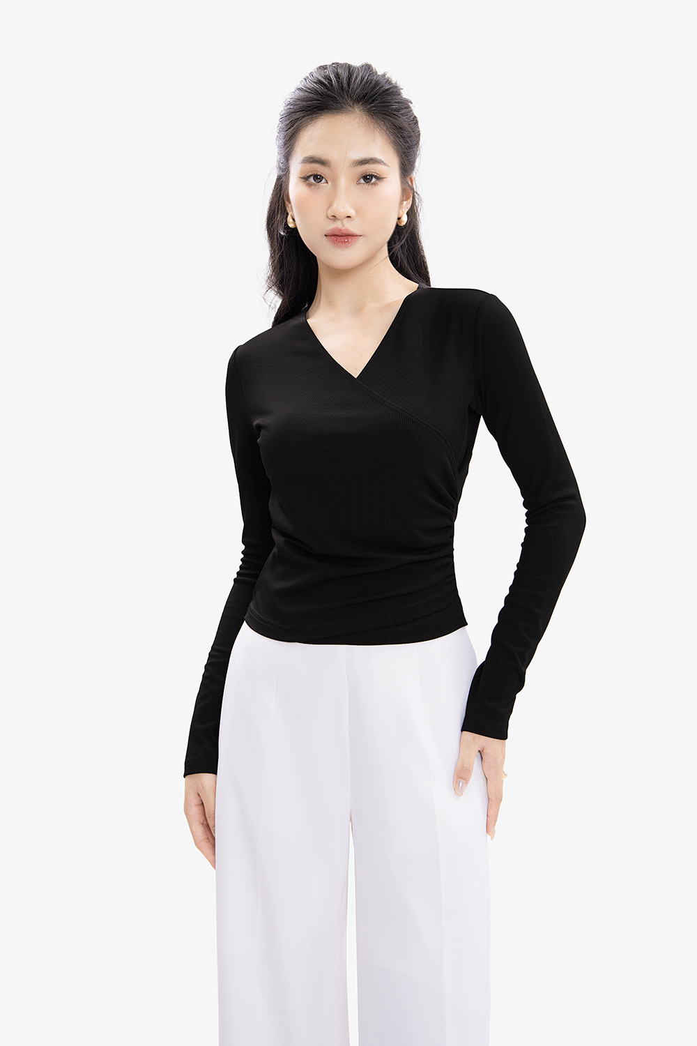 Áo thun nữ tay dài màu đen cổ đắp chéo