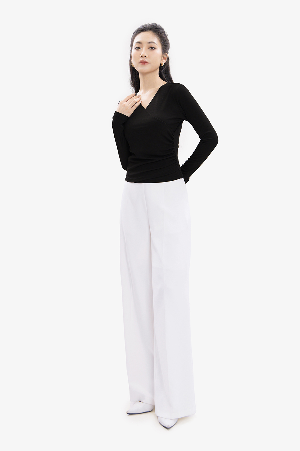 Áo thun nữ tay dài màu đen cổ đắp chéo