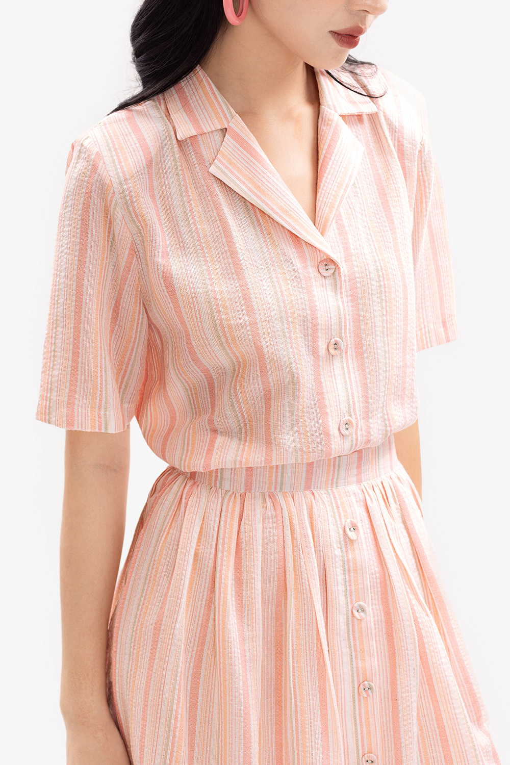 Áo sơ mi cổ đan tông họa tiết sọc