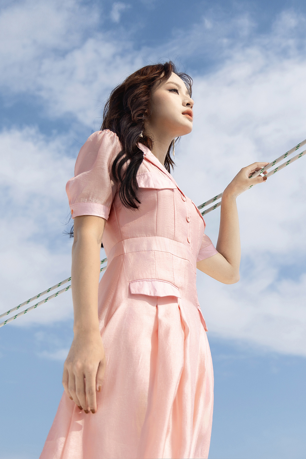 Đầm xòe cổ đan tông phối túi màu hồng