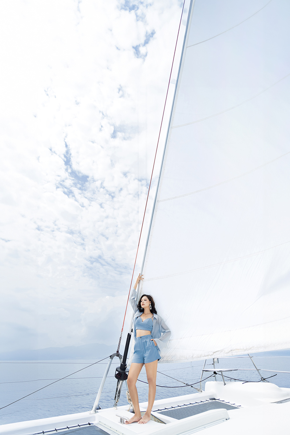 Quần short nữ màu xanh lưng cao