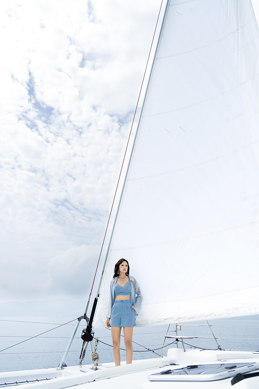 Quần short nữ màu xanh lưng cao