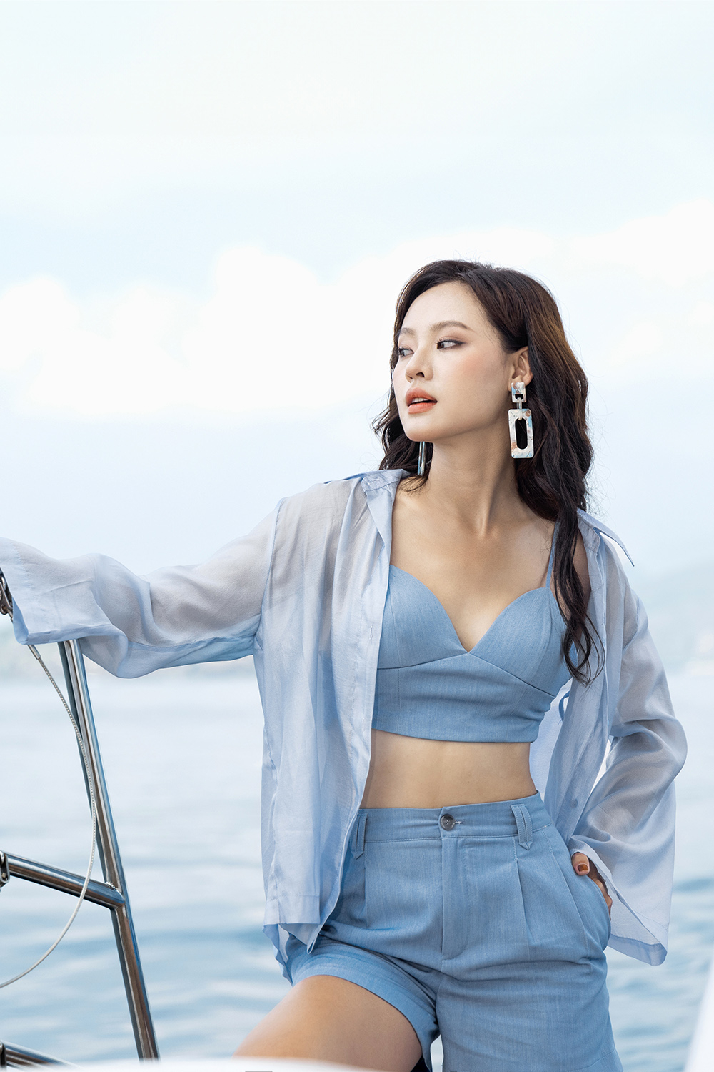 Áo sơ mi nữ màu xanh tay dài