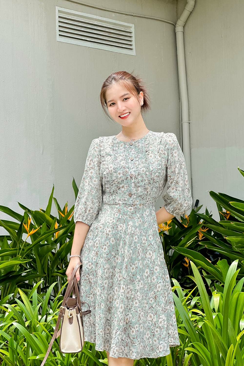 Đầm xòe hoa voan lụa tay lửng cổ tròn