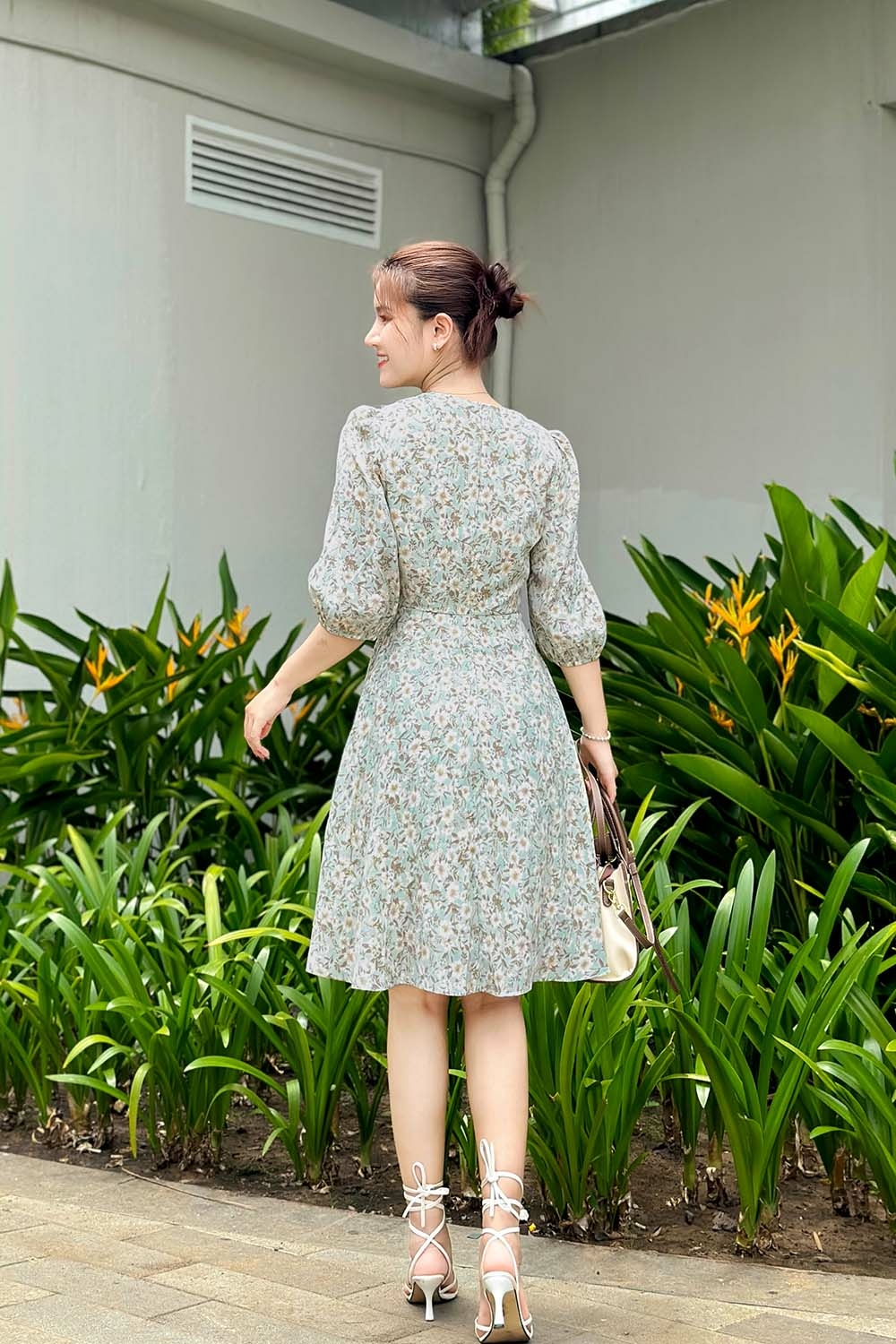 Đầm xòe hoa voan lụa tay lửng cổ tròn