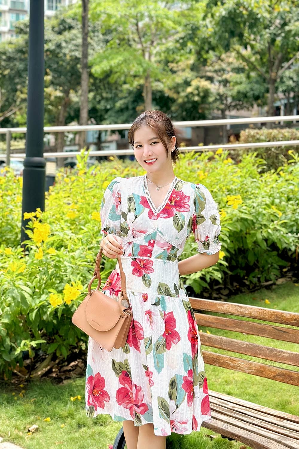 Đầm hoa dáng xòe tay phồng phối đăng ten