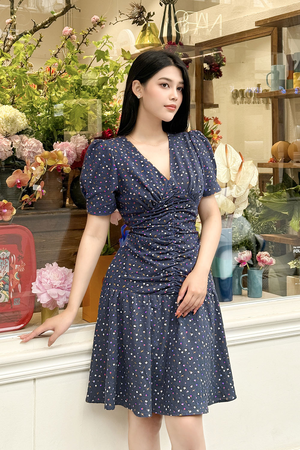 Đầm linen cổ tim nhún ngực tay ngắn